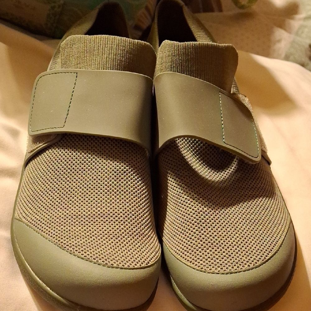 Traq by Alegria Gray Sneakers with Elastic Strap